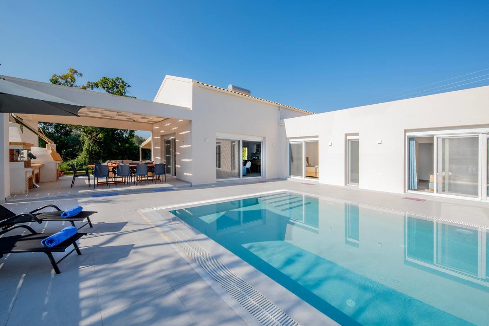 Villa Ami, Roda, Corfu: 10 Guests, Heated Pool, Private Mini Golf, Pool Table & More!! Exteriör bild