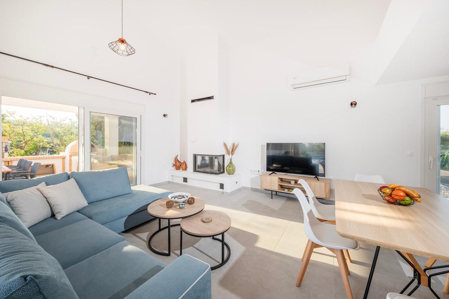 Villa Ami, Roda, Corfu: 10 Guests, Heated Pool, Private Mini Golf, Pool Table & More!! Exteriör bild