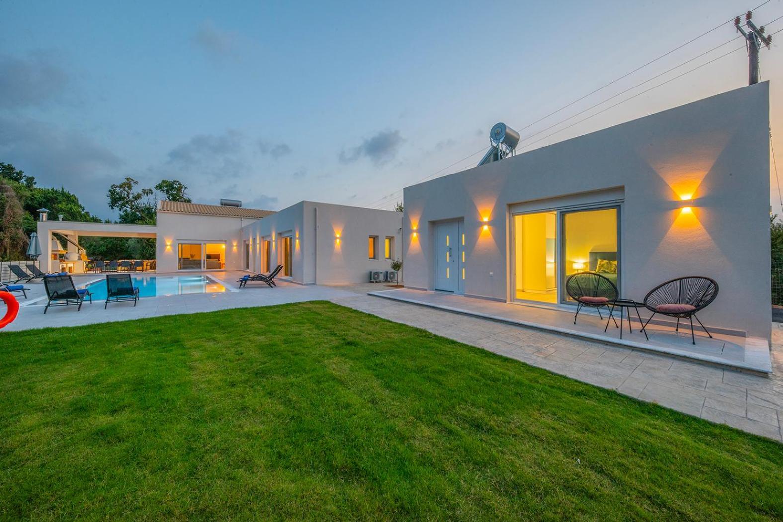 Villa Ami, Roda, Corfu: 10 Guests, Heated Pool, Private Mini Golf, Pool Table & More!! Exteriör bild