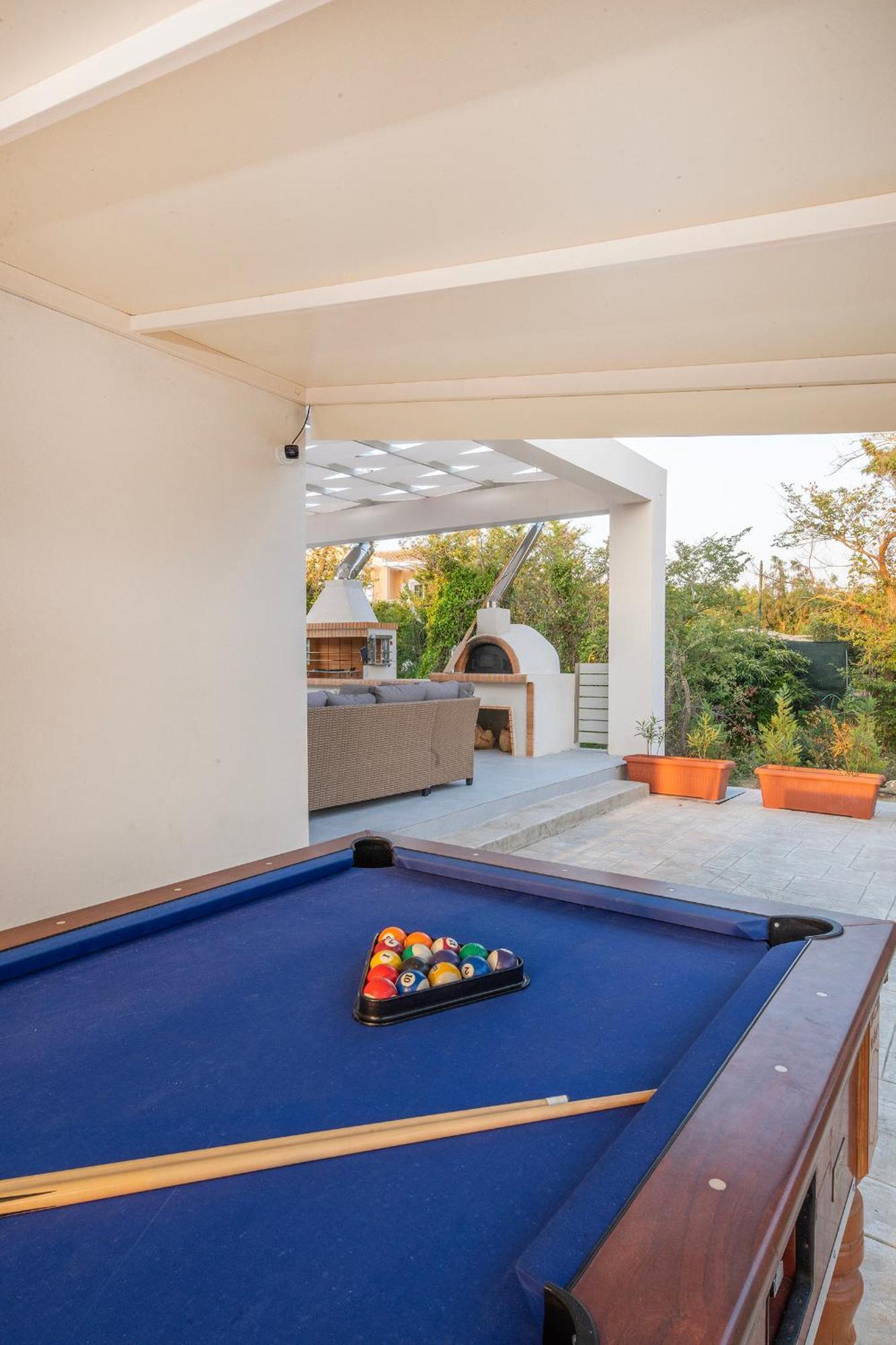 Villa Ami, Roda, Corfu: 10 Guests, Heated Pool, Private Mini Golf, Pool Table & More!! Exteriör bild