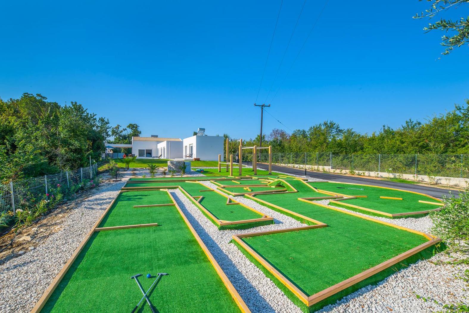 Villa Ami, Roda, Corfu: 10 Guests, Heated Pool, Private Mini Golf, Pool Table & More!! Exteriör bild